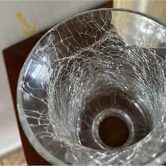 Bronze wall sconce with clear crackled glass shade - Picture 12 of 12